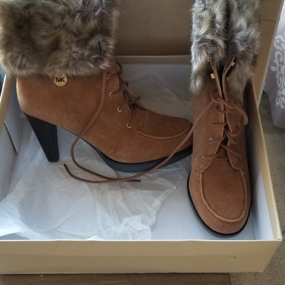 NWT Michael Kors Suede Boots with Faux Fur Trim - Picture 4 of 11